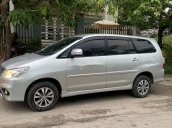 Cần bán xe Toyota Innova năm 2015, màu bạc 