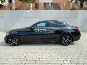 Cần bán xe Mercedes C300 đời 2019, màu đen còn mới