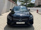 Cần bán xe Mercedes C300 đời 2019, màu đen còn mới