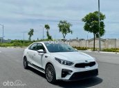 Bán lại giá ưu đãi chiếc Kia Cerato Deluxe 2019 màu trắng biển TP