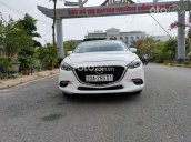 Cần bán gấp Mazda 3 sản xuất năm 2018, màu trắng số tự động