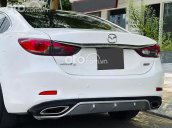 Cần bán Mazda 6 2.0 AT 2015, màu trắng