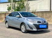 Bán xe Toyota Vios năm 2018, màu bạc số sàn, 385tr