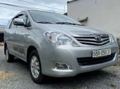 Cần bán xe Toyota Innova G đời 2011, màu bạc