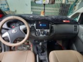 Xe Toyota Innova năm 2013, màu bạc còn mới