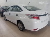 Cần bán lại xe Toyota Vios sx 2015, màu trắng số sàn