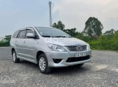 Xe Toyota Innova năm 2013, màu bạc số sàn