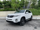 Cần bán gấp Kia Sorento năm 2018, màu trắng số tự động