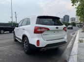 Cần bán gấp Kia Sorento năm 2018, màu trắng số tự động