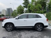 Cần bán gấp Kia Sorento năm 2018, màu trắng số tự động