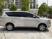 Cần bán xe Toyota Innova 2.0E MT đời 2017, màu xám chính chủ