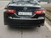 Cần bán lại xe Toyota Camry 2.0G đời 2019, màu đen, nhập khẩu xe gia đình