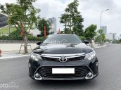 Cần bán xe Toyota Camry 2.0E năm 2018, màu đen còn mới