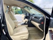 Cần bán xe Toyota Camry 2.0E năm 2018, màu đen còn mới