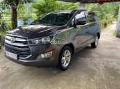 Cần bán Toyota Innova 2.0E đời 2017, màu xám số sàn