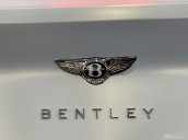 Bán xe Bentley Bentayga First Edition model 2021 màu đen nội thất da bò