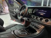 Cần bán lại xe Mercedes E300 sản xuất 2020