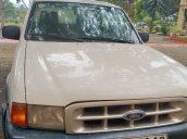 Cần bán Ford Ranger năm sản xuất 2002, màu trắng xe gia đình