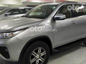 Xe Toyota Fortuner 2.4G 4x2 MT sản xuất 2018, màu bạc, nhập khẩu nguyên chiếc còn mới