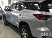 Xe Toyota Fortuner 2.4G 4x2 MT sản xuất 2018, màu bạc, nhập khẩu nguyên chiếc còn mới