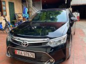 Cần bán lại xe Toyota Camry năm 2016, màu đen còn mới