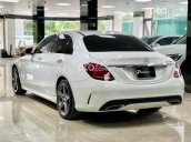 Cần bán gấp Mercedes C250, sx 2015, màu trắng