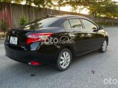 Cần bán gấp Toyota Vios sản xuất 2017, màu đen số sàn