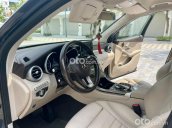 Xe Mercedes GLC250 đời 2016, màu đen