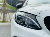 Cần bán Mercedes C300 AMG năm 2017, màu trắng