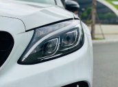 Cần bán Mercedes C300 AMG năm 2017, màu trắng