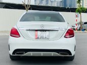 Cần bán Mercedes C300 AMG năm 2017, màu trắng