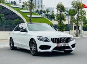 Cần bán Mercedes C300 AMG năm 2017, màu trắng