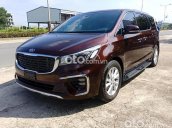 Cần bán gấp Kia Sedona 2.2 DAT Luxury đời 2020, màu đỏ xe gia đình