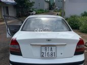 Cần bán gấp Daewoo Nubira II 2.0 2004, màu trắng, giá tốt