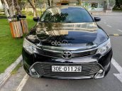 Cần bán lại xe Toyota Camry 2.0E đời 2015, màu đen