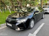 Cần bán lại xe Toyota Camry 2.0E đời 2015, màu đen