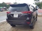 Bán Toyota Fortuner đời 2019, màu đen số tự động