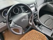 Cần bán gấp Hyundai Sonata đời 2010 còn mới giá chỉ 435tr