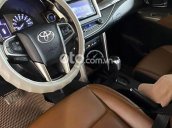 Cần bán xe Toyota Innova 2.0V năm 2016