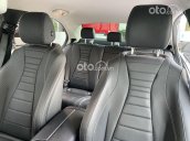 Cần bán Mercedes E200 đời 2019, màu đen