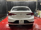 Cần bán lại xe Hyundai Elantra đời 2019, màu trắng
