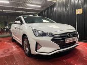 Cần bán lại xe Hyundai Elantra đời 2019, màu trắng