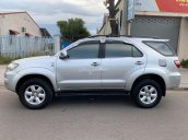 Bán Toyota Fortuner sản xuất 2011, màu bạc còn mới