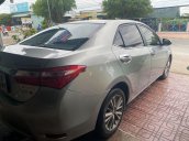 Cần bán Toyota Corolla Altis đời 2015, màu bạc như mới