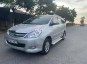 Cần bán gấp Toyota Innova MT đời 2011, màu đen số sàn