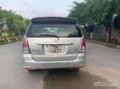 Cần bán gấp Toyota Innova MT đời 2011, màu đen số sàn