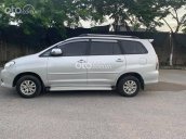 Cần bán gấp Toyota Innova MT đời 2011, màu đen số sàn