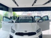 Bán ô tô Kia Cerato 1.6 MT sản xuất năm 2021, màu trắng, giá chỉ 499 triệu
