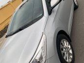 Bán xe Hyundai Accent năm 2018, màu bạc 