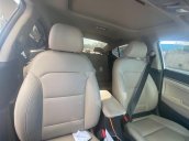 Bán xe Hyundai Elantra 2018, màu trắng, 495 triệu